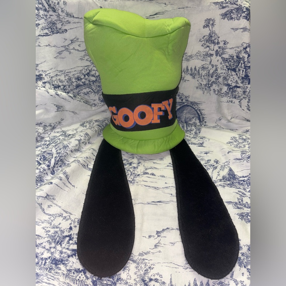 Disneyland Resort Tall Green Goofy Hat With Fuzzy Floppy Adult Size